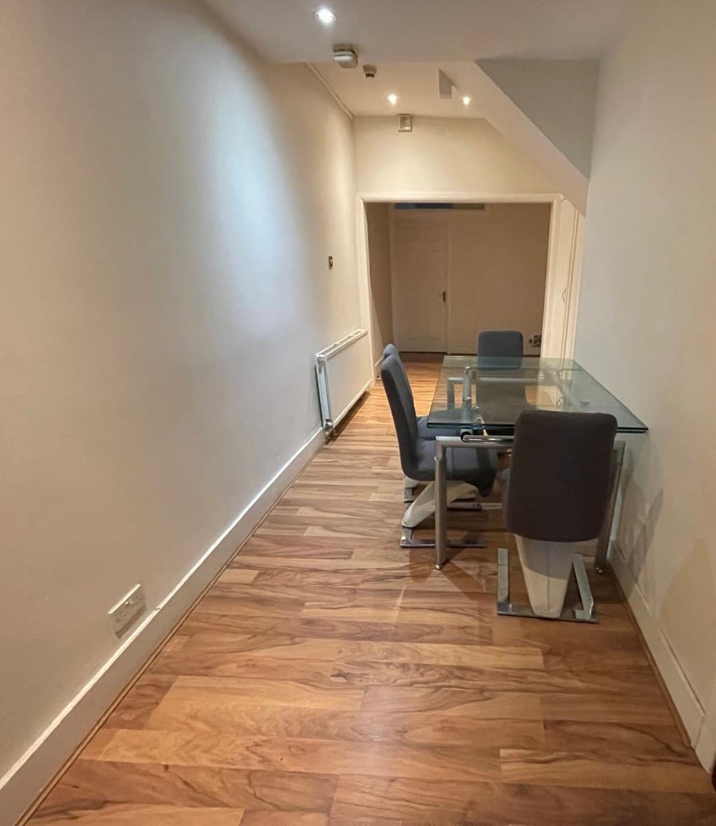 792A High Road, North Finchley, N12